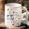 Personalized Mug for Mom & Grandma Meaningful Family Connection Gift with Custom Names & Hand-Holding Illustration